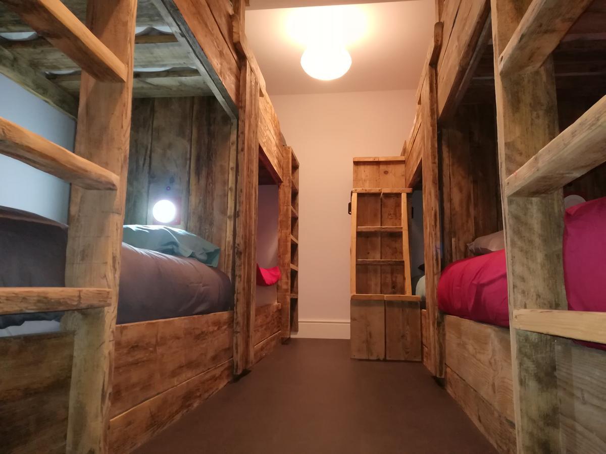 Ty Glyndwr Bunkhouse, Bar And Cafe Hostel Caernarfon Bagian luar foto