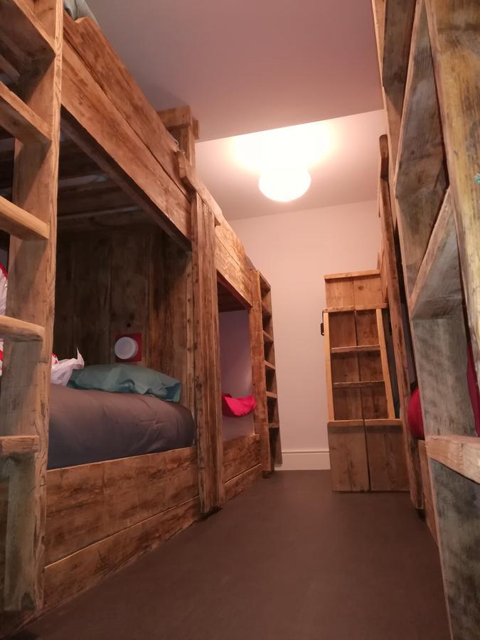 Ty Glyndwr Bunkhouse, Bar And Cafe Hostel Caernarfon Bagian luar foto