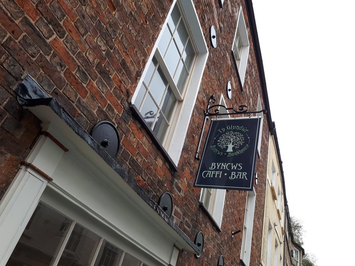 Ty Glyndwr Bunkhouse, Bar And Cafe Hostel Caernarfon Bagian luar foto