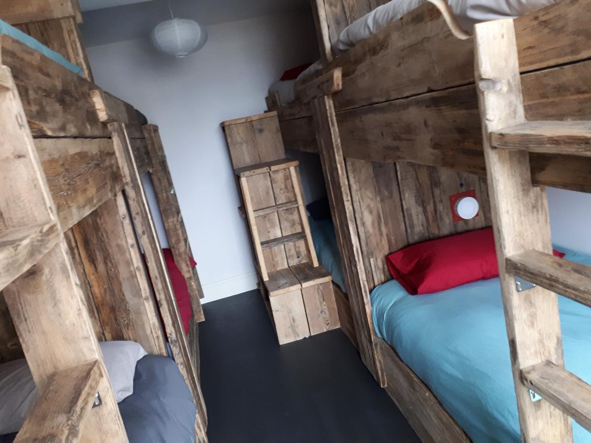 Ty Glyndwr Bunkhouse, Bar And Cafe Hostel Caernarfon Bagian luar foto