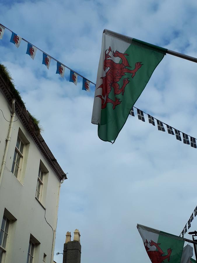 Ty Glyndwr Bunkhouse, Bar And Cafe Hostel Caernarfon Bagian luar foto