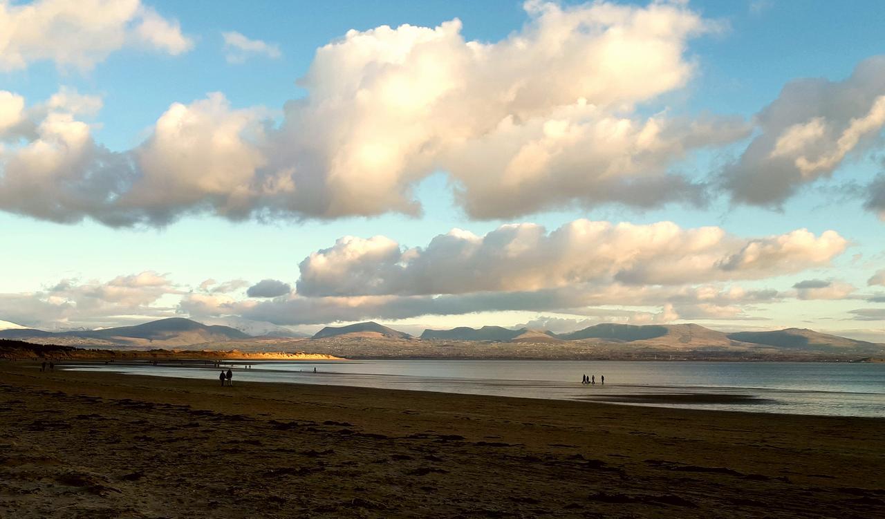 Ty Glyndwr Bunkhouse, Bar And Cafe Hostel Caernarfon Bagian luar foto