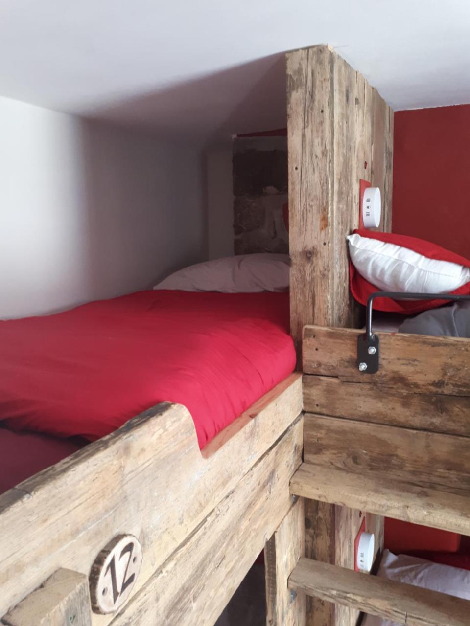 Ty Glyndwr Bunkhouse, Bar And Cafe Hostel Caernarfon Bagian luar foto