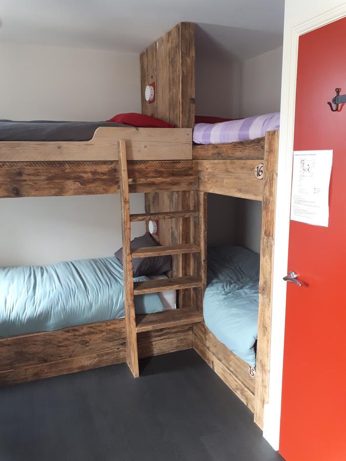 Ty Glyndwr Bunkhouse, Bar And Cafe Hostel Caernarfon Bagian luar foto