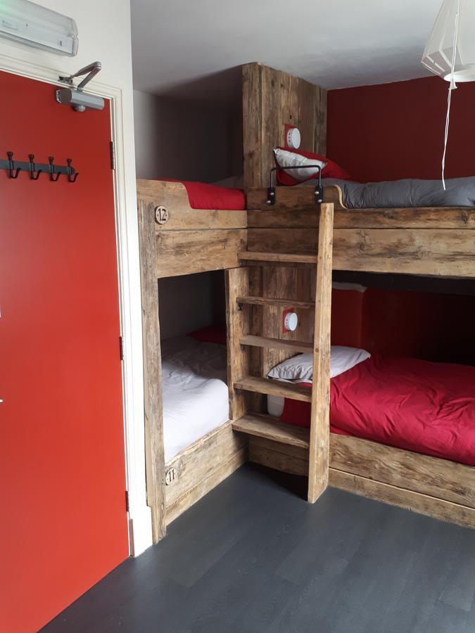 Ty Glyndwr Bunkhouse, Bar And Cafe Hostel Caernarfon Bagian luar foto
